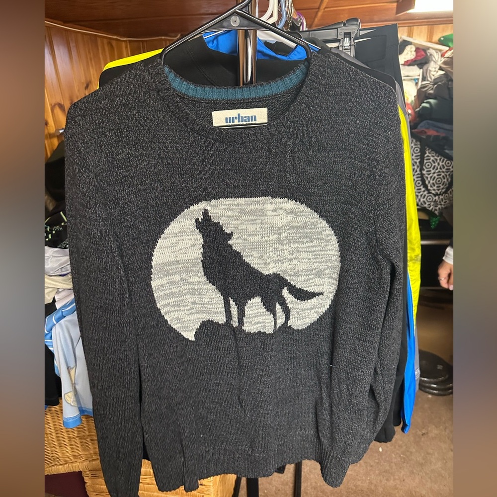 Men’s large crew neck sweater